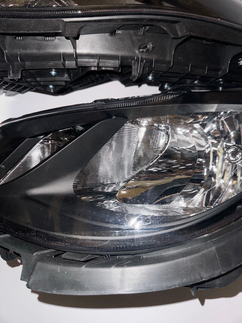 2017 to 2023 Chrysler Pacifica Without Quad Lamps Only Fits Halogen Model Headlights Faros Focos Luces