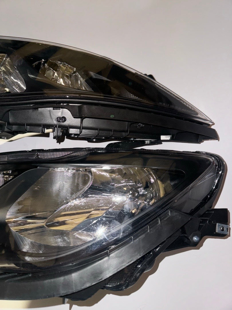 2017 to 2023 Chrysler Pacifica Without Quad Lamps Only Fits Halogen Model Headlights Faros Focos Luces