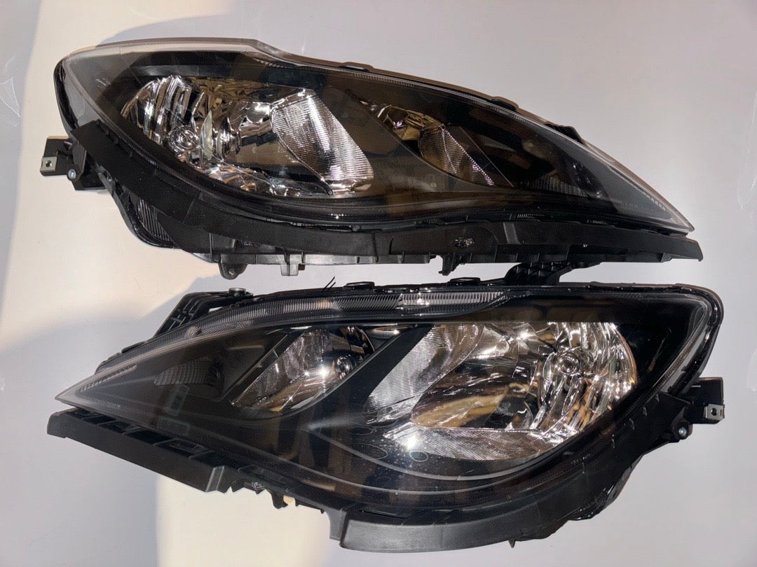2017 to 2023 Chrysler Pacifica Without Quad Lamps Only Fits Halogen Model Headlights Faros Focos Luces