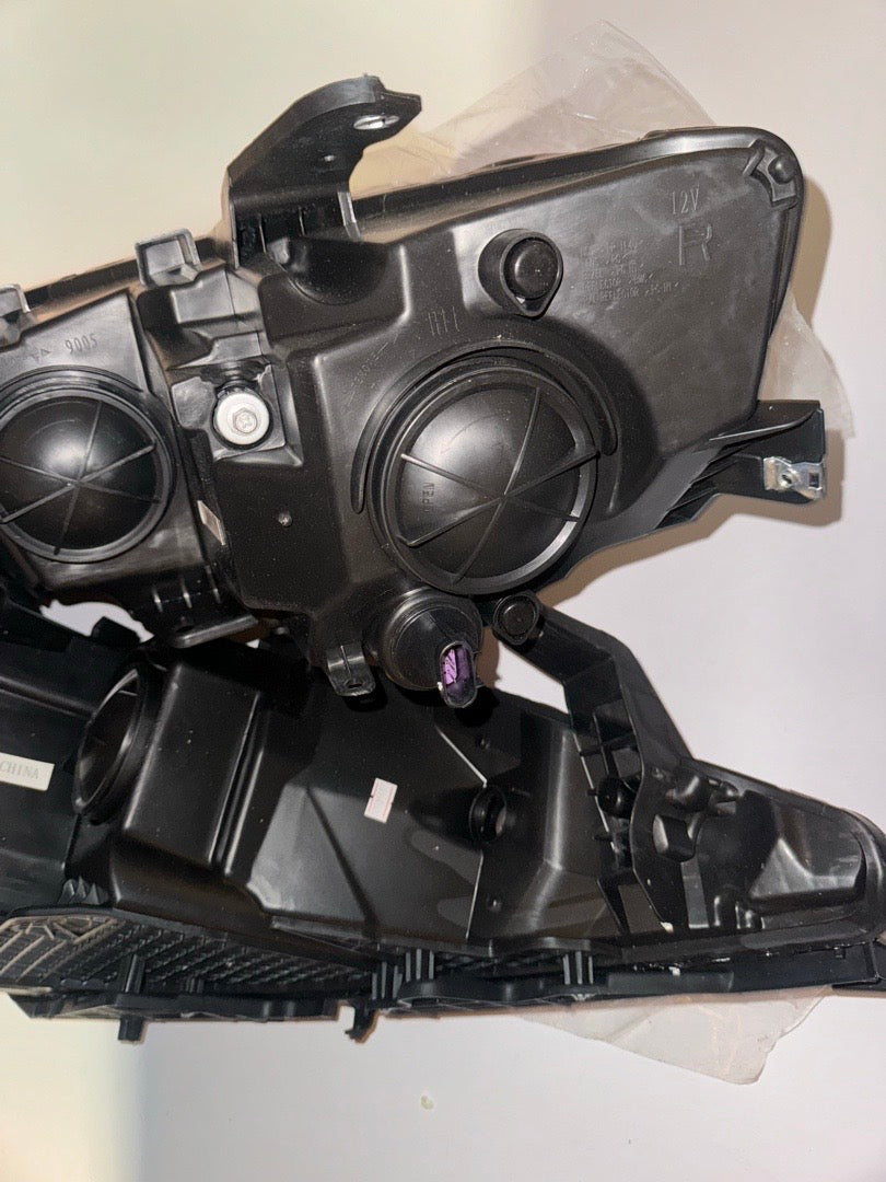 2017 to 2023 Chrysler Pacifica Without Quad Lamps Only Fits Halogen Model Headlights Faros Focos Luces